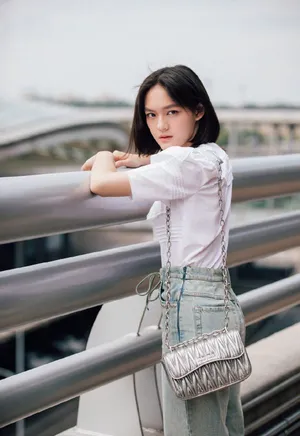 文淇清新甜美街拍图片_5