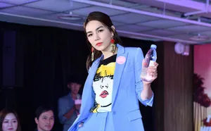 Ella陈嘉桦蓝色职业套装性感图片_6