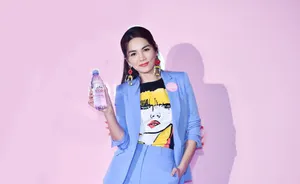 Ella陈嘉桦蓝色职业套装性感图片_9