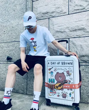 邱胜翊街拍图片_1