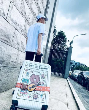 邱胜翊街拍图片