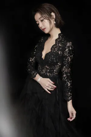 林心如性感深v魅力写真图片_2