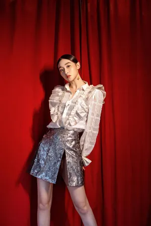 张馨比时尚性感写真图片_2