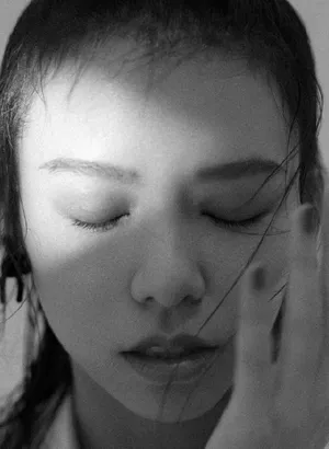 宋芸桦清冷迷人时尚写真图片