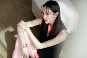 张钧甯时尚简约活动写真图片