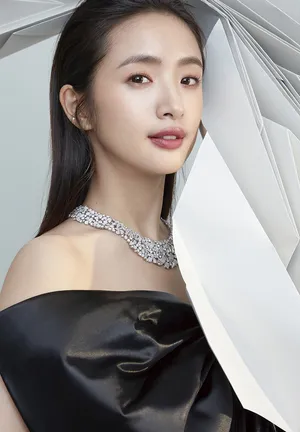林依晨温婉恬静时尚写真大片_2
