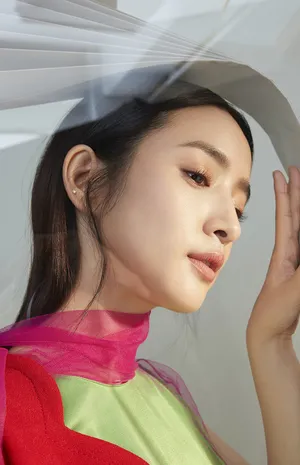 林依晨温婉恬静时尚写真大片_4