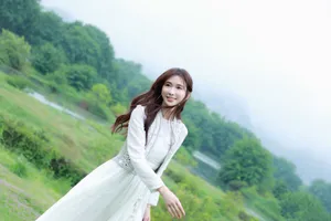 林志玲清新甜美户外写真图片_2