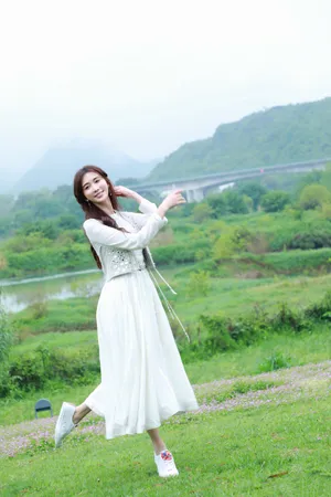 林志玲清新甜美户外写真图片_3