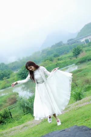 林志玲清新甜美户外写真图片_4