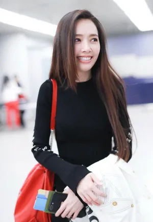 郭碧婷订婚后机场街拍图片_2