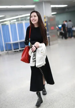 郭碧婷订婚后机场街拍图片_3