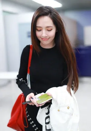 郭碧婷订婚后机场街拍图片_4