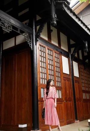 郭碧婷优雅性感户外写真图片_3
