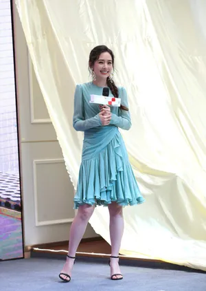 郭碧婷武汉活动照清新甜美图片