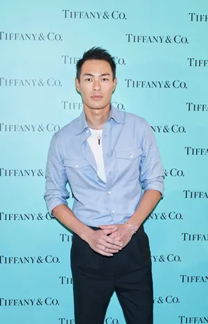 杨佑宁蓝衬衫帅气写真图片_6