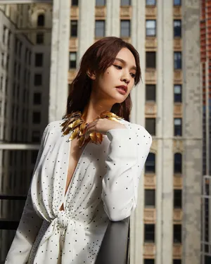 杨丞琳深V礼服优雅性感图片