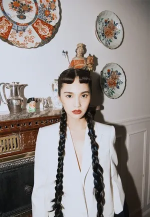 杨丞琳赫本风复古性感图片_2