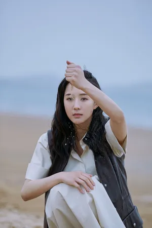 张钧甯休闲随性海边写真图片_4