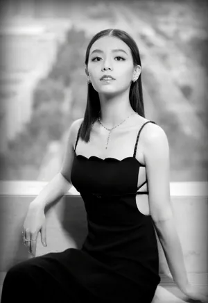 宋芸桦露背吊带性感迷人写真图片_4