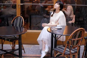 宋芸桦唯美街拍写真图片_3