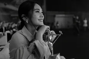杨丞琳黑白照图片_3