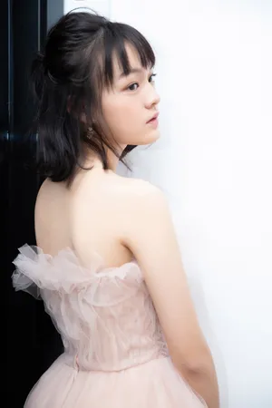 文淇抹胸纱裙性感写真图片_1