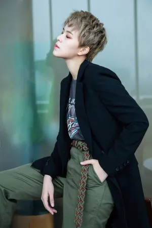 火箭少女101sunnee西装造型图片