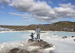 吴青峰帅气旅拍图片_8