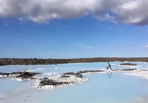 吴青峰帅气旅拍图片_11