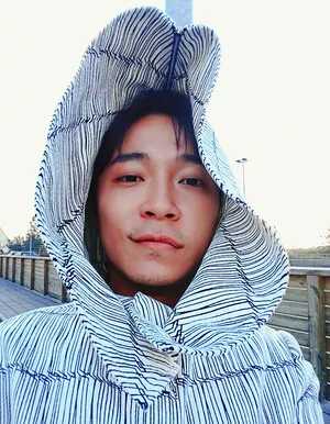 吴青峰旅行自拍照图片_1