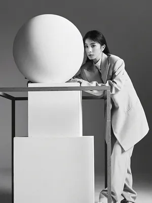 田馥甄黑白质感杂志写真封面图片_3
