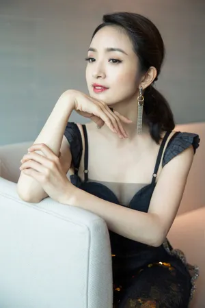 林依晨吊带低胸长裙性感写真图片_5