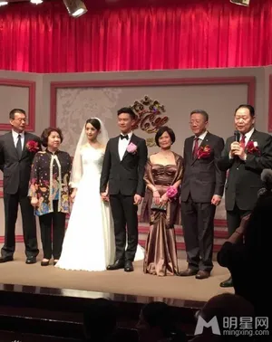林依晨补办婚宴 谢娜盛装出席 谢娜图片林依晨图片_4