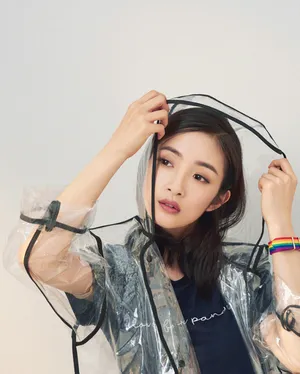 林依晨优雅俏皮时尚大片写真图片