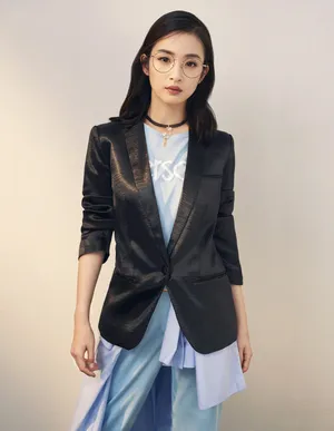 林依晨优雅俏皮时尚大片写真图片
