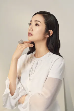 林依晨优雅俏皮时尚大片写真图片_5