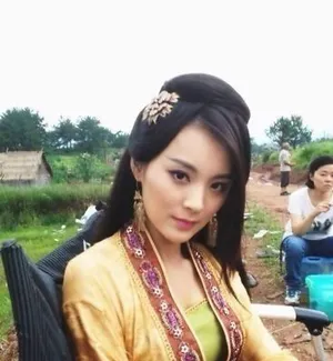 兰陵王曝花絮照 冯绍峰林依晨搞怪卖萌_9