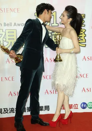 陈柏霖林依晨金钟奖获封影帝影后_6
