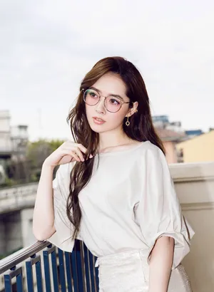 郭碧婷优雅迷人街拍图片_3