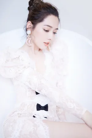 郭碧婷深V透视蕾丝裙性感写真图片_3