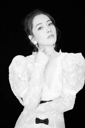 郭碧婷深V透视蕾丝裙性感写真图片_7