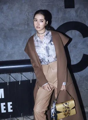 郭碧婷最新深夜时尚街拍写真图片_1