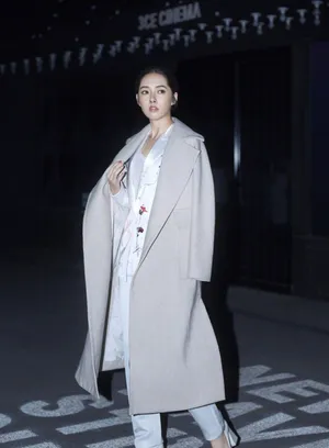 郭碧婷最新深夜时尚街拍写真图片_2