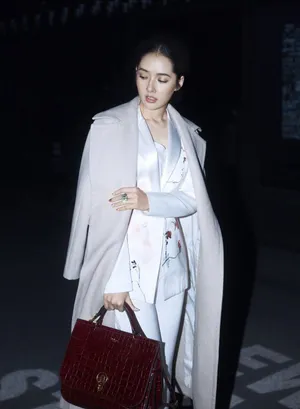 郭碧婷最新深夜时尚街拍写真图片_3