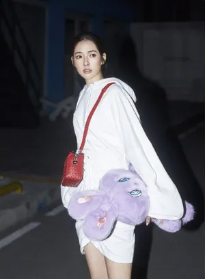 郭碧婷最新深夜时尚街拍写真图片_4