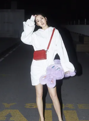 郭碧婷最新深夜时尚街拍写真图片_5