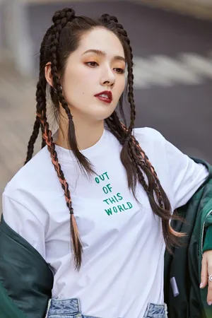 郭碧婷大胆脏辫造型帅气写真图片_2