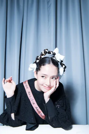 郭碧婷气质搞怪时尚写真_3