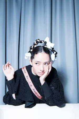 郭碧婷气质搞怪时尚写真_4